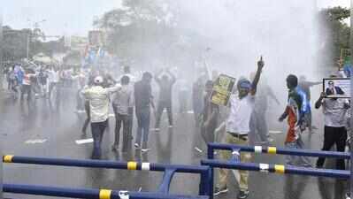 NSUI protesters dance under water jets as police halt march to CM’s residence