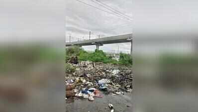 Residents flag garbage dump outside police chowki