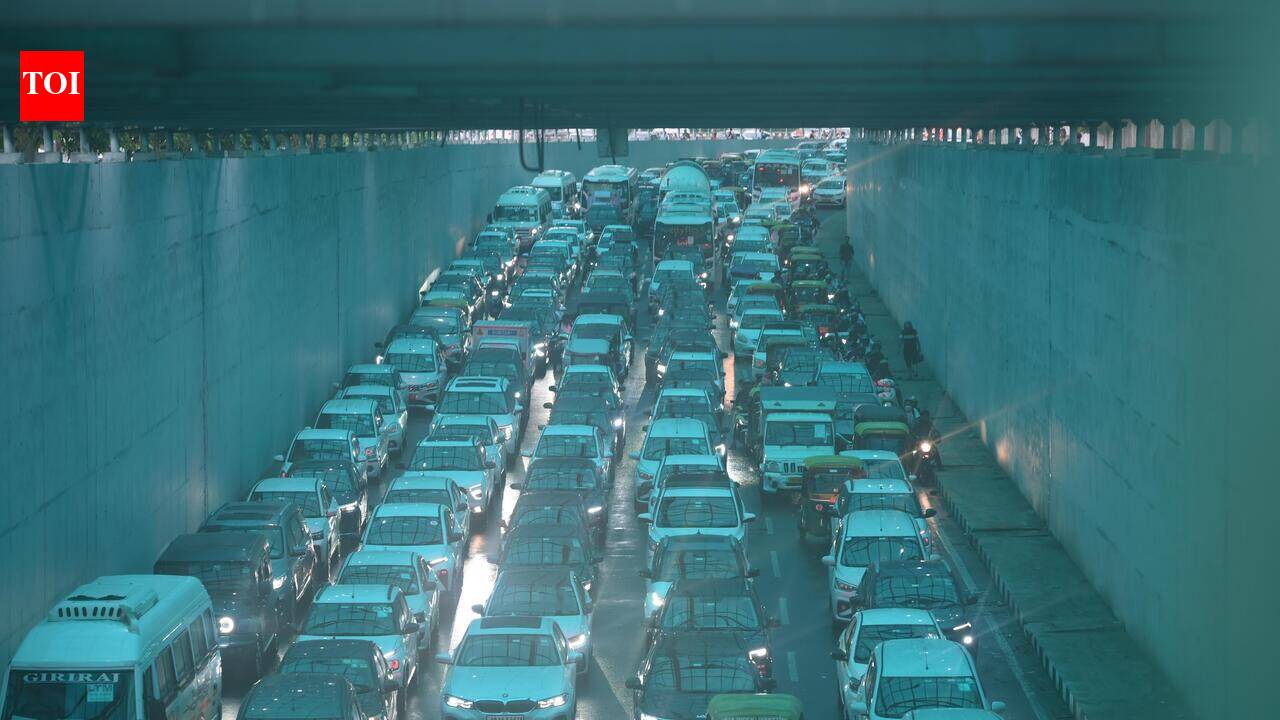 After rain, Gurgaon spends another evening crawling through hours of gridlock