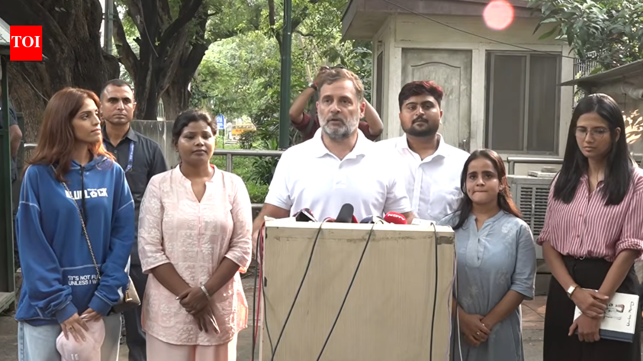 'No need to apologise': Rahul meets student protesters, slams PM Modi, Shah over police brutality