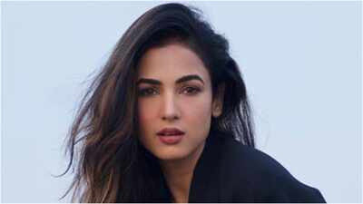 <b>'Aise hi poori country Bhai nahi bolti': Sonal Chauhan shares heartfelt note for 'the best bhai' Salman Khan after viral 'Alliance' episode with Sohail Khan</b>