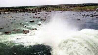 Narayanpur opens the gates, Tungabhadra builds reserves