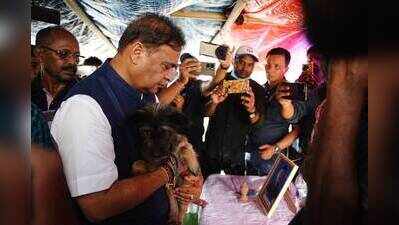 0508 Assam CM visits family of boy who died saving pet, gives financial aid