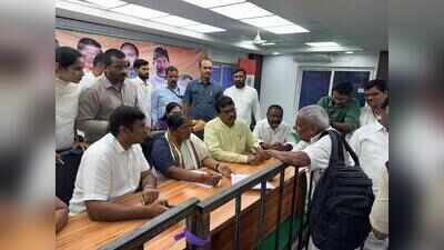 Provide prompt & lasting solutions to public issues, Seethakka tells officials