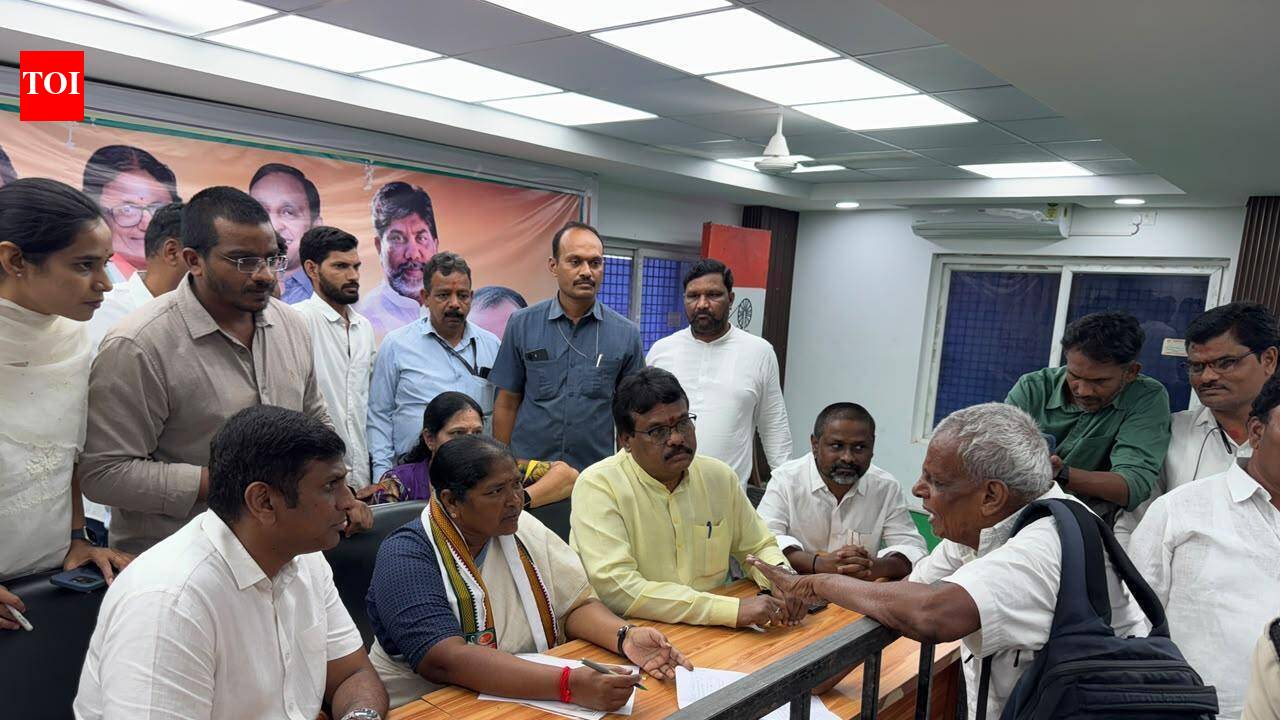 Provide prompt & lasting solutions to public issues, Seethakka tells officials