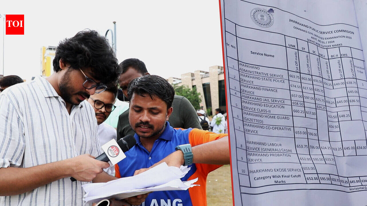 Jharkhand Students Display Mark Sheets, Allege Irregularities In JPSC-JSSC Evaluation