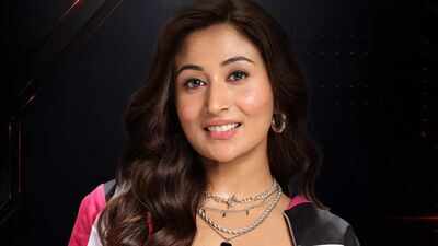 Lock Upp 2: Shreya Kalra lifts the trophy of the captive reality show; takes home Rs 1 crore