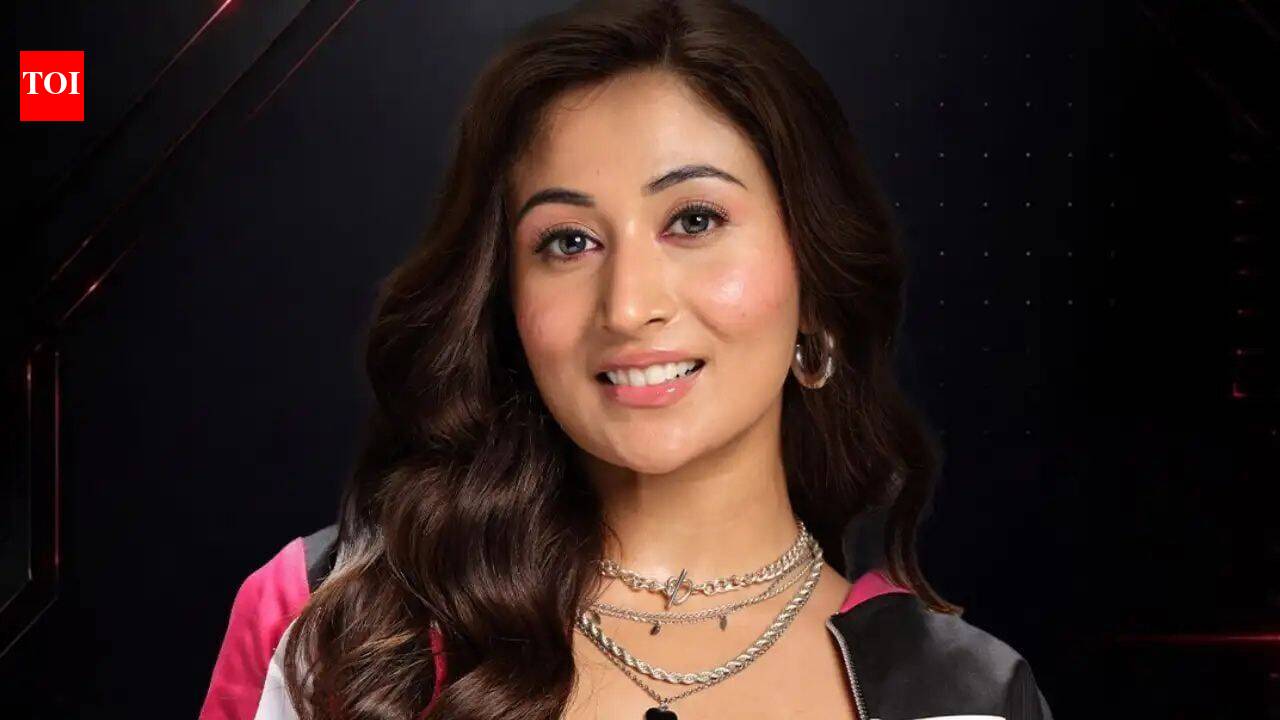 Lock Upp 2: Shreya Kalra lifts the trophy of the captive reality show; takes home Rs 1 crore