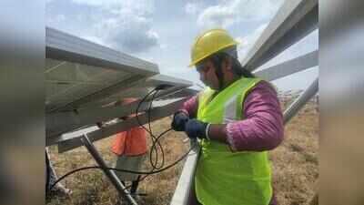 Solar PV technician invited as special guest to I-day ceremony