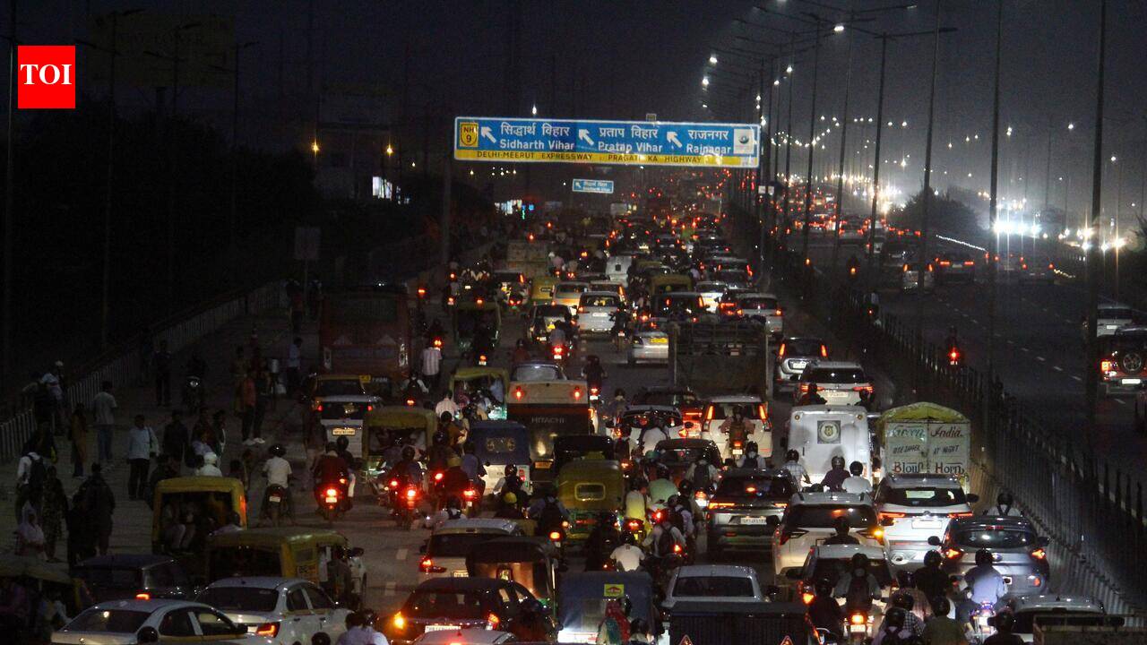 Tailbacks on Delhi-Meerut Road as one lane shut for kanwar yatra