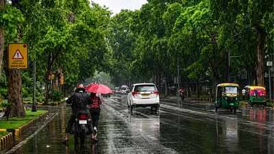 Heavy rain lashes Delhi, IMD issues orange alert as waterlogging slows traffic