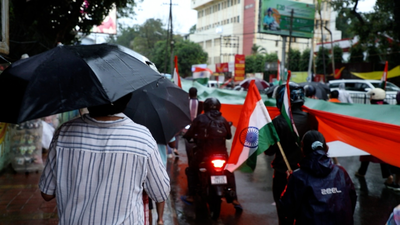 Soaked in rain, fired by anger: JPSC-JSSC aspirants & students' Tiranga march rocks Ranchi