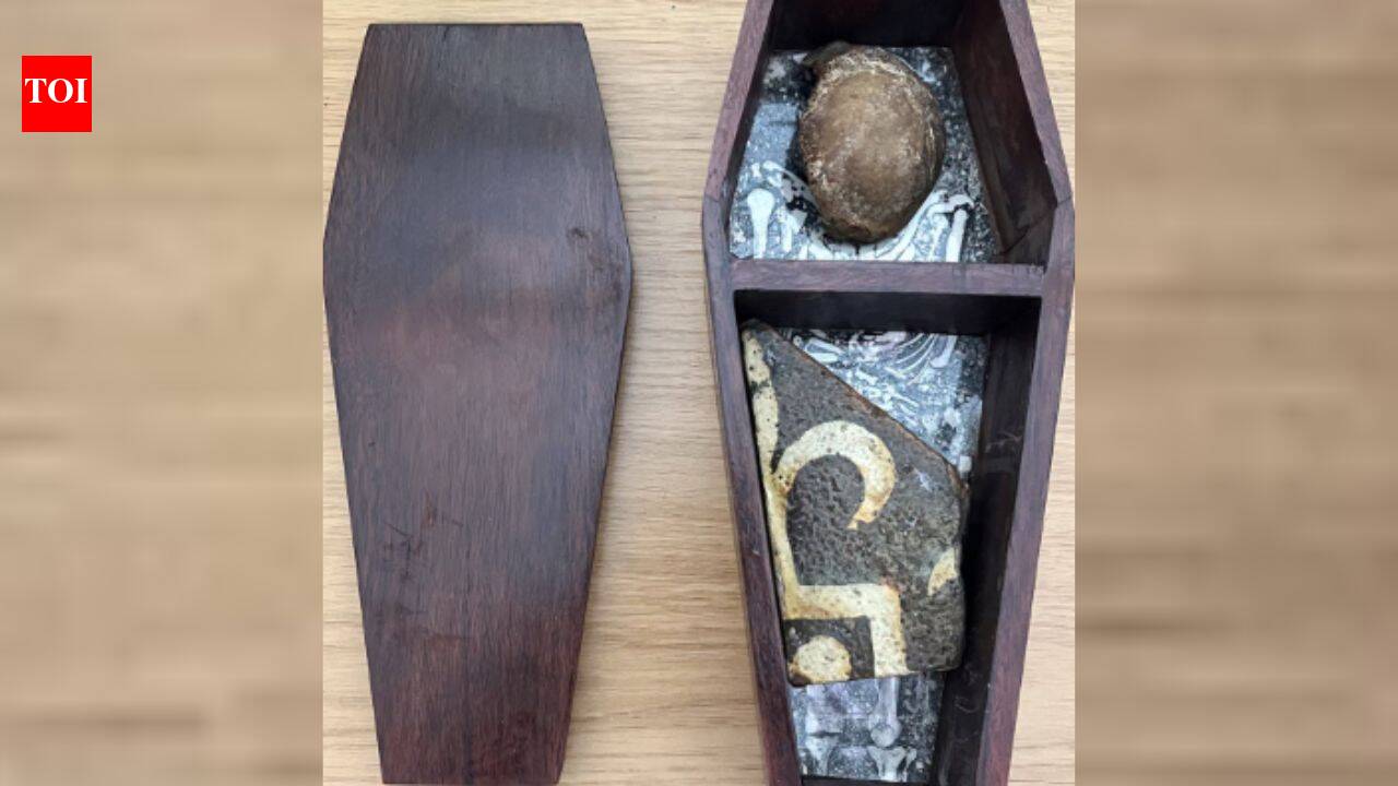 11-year-old boy took Abbot's kneecap in 1956; 70 yrs later, his widow returns it to the museum