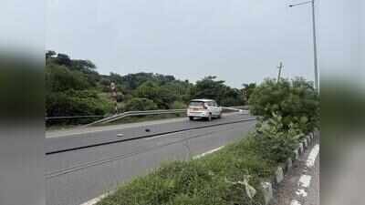Six high-tension poles collapse on Gurgaon-Faridabad Road, triggers traffic chaos