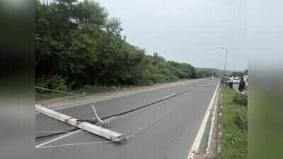Six high-tension poles collapse on Gurgaon-Faridabad Road, triggers traffic chaos