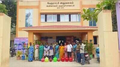 Residents besiege municipality office over drinking water shortage at govt housing complex in Dharmapuri
