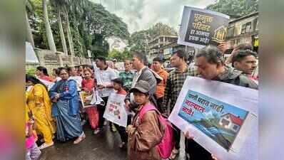 Ektanagari residents protest at PMC headquarters to raise frequent flooding & civic apathy