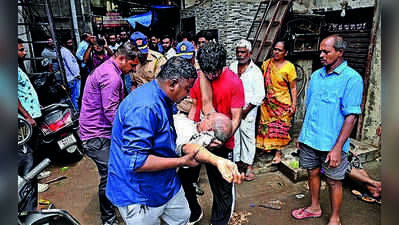Hutments in Dharavi razed, rehab project office stormed