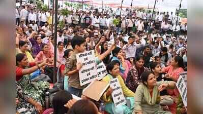 Grade-III teachers call off protest after meeting edu minister