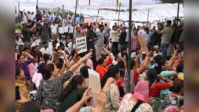 Grade-III teachers call off protest after meeting edu minister