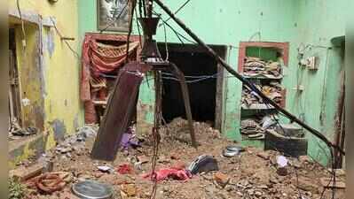 6 of family killed as heavy rain triggers house collapse in Pratapgarh