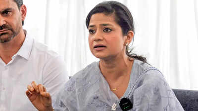 Iltija booked for ‘assaulting’ cop; PDP says she was manhandled