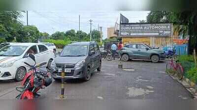 Illegal parking, dhabas and garages choke access to Emerald Floors Premier in Gurgaon