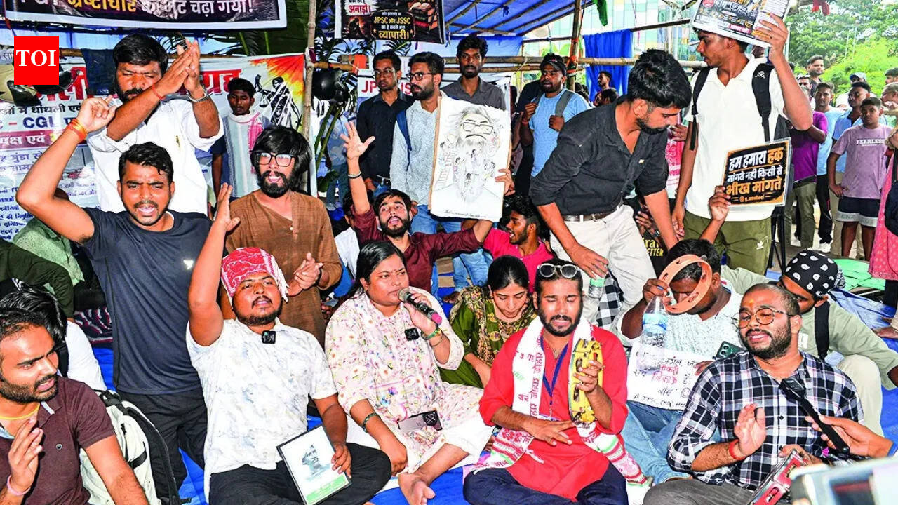 Rahul reaches out to Gen Z, backs student stir in Jharkhand