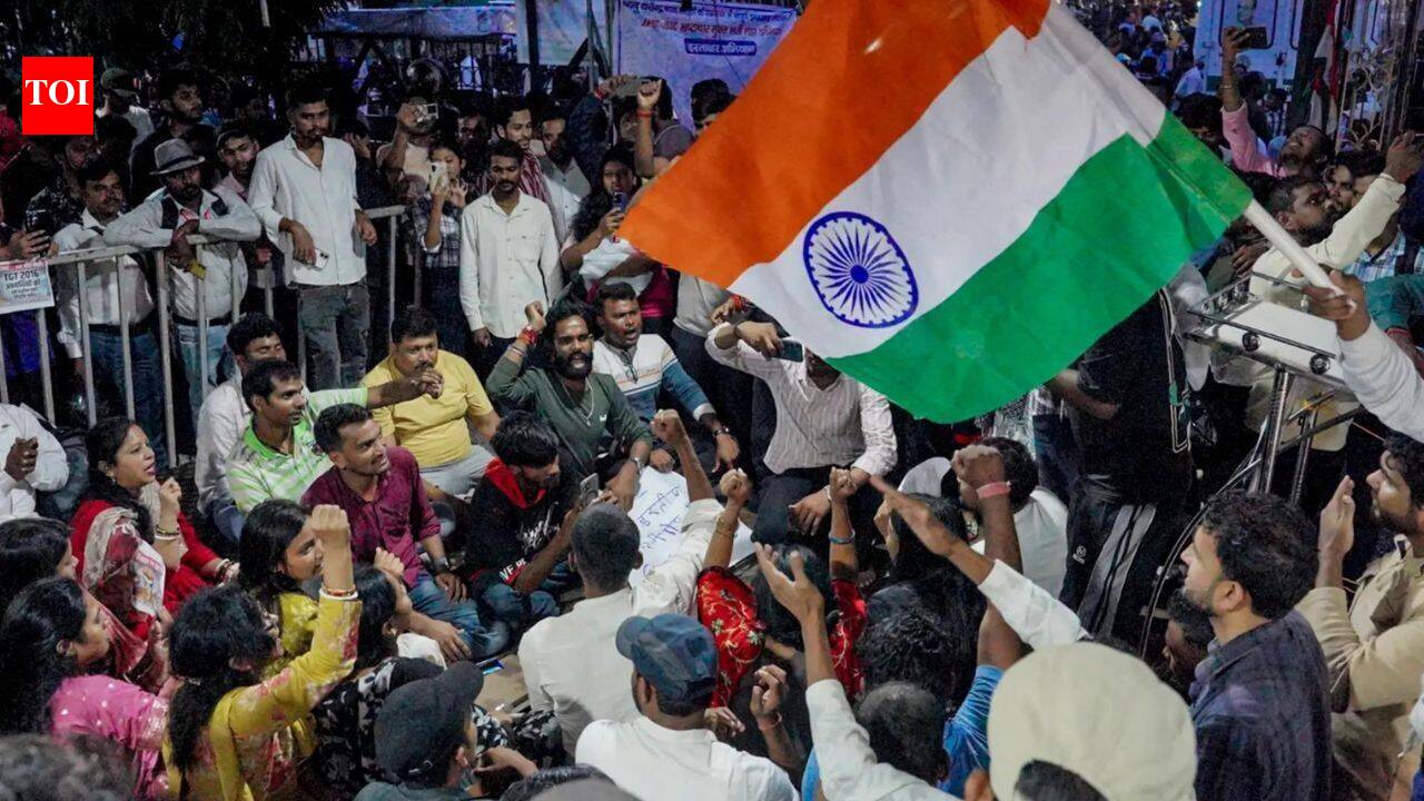 Jharkhand student protest Day 14: Hunger strike continues as BJP, Rahul Gandhi back students