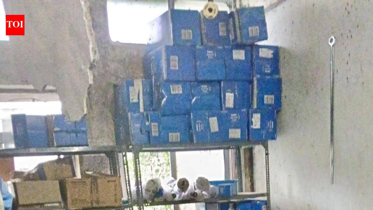 Three injured as plaster falls from ceiling at BEST’s Majas depot