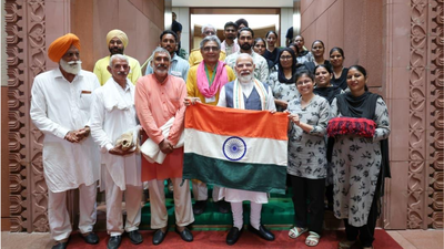 Punjab's KVM gifts PM Narendra Modi National Flag made from handspun khadi of indigenous organic cotton