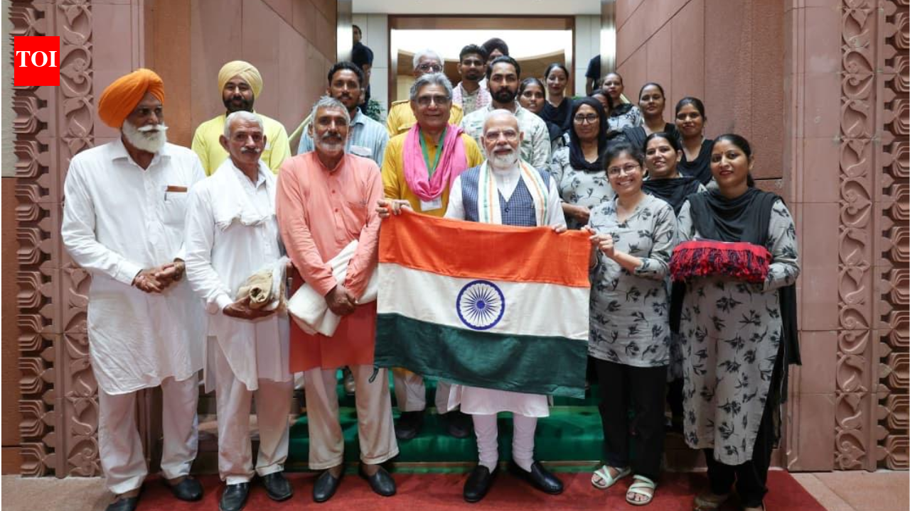 Punjab's KVM gifts PM Narendra Modi National Flag made from handspun khadi of indigenous organic cotton