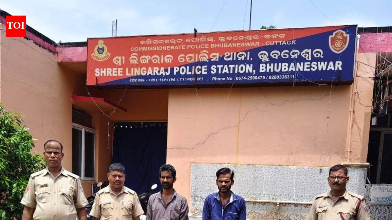 Man snatches phone to gift fiancée