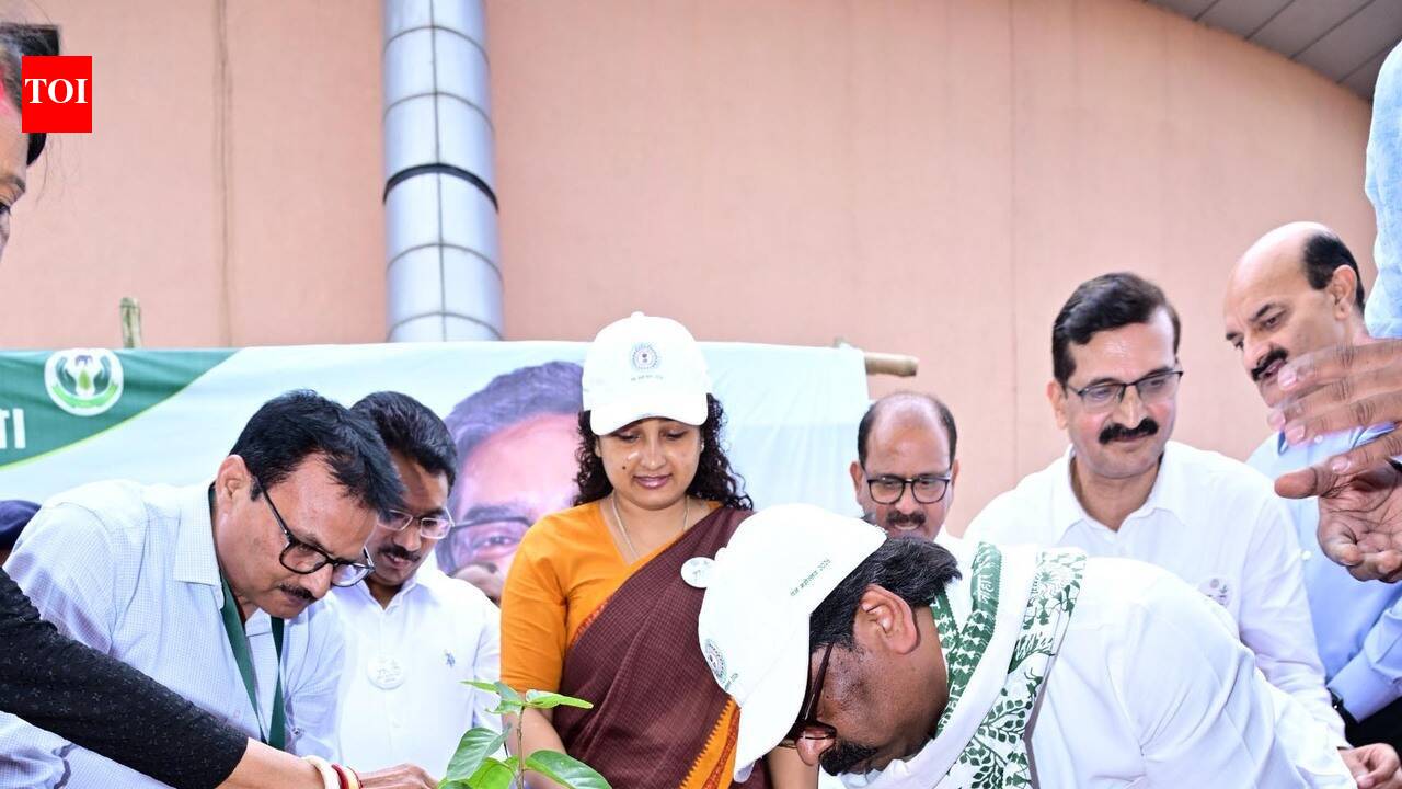 Balance development, environment conservation for sustainable future: CM