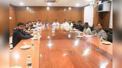 Govt opens dialogue with aspirants as protest enters Day 14