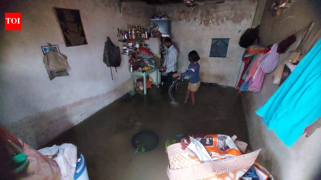 Clear muck from homes before offering compensation, say flood-hit