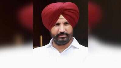 Warring condemns police action on govt staff demanding DA dues