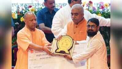 Handloom, powerloom now source of livelihood for 30L people: Yogi