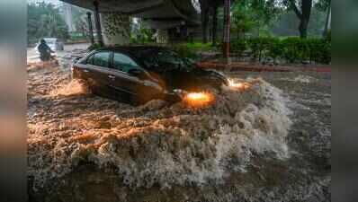Rain floods Noida, leaves ambulance stranded under Mahamaya flyover for 30 mins