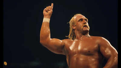 <b>WWE legend Hulk Hogan returns to the wrestling ring with a twist as wrestler pays tribute to the late Hall of Famer</b>