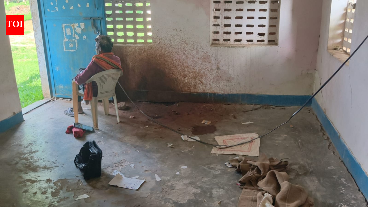 ‘Drunk' teacher makes students clean up after defecating on school premises; notice issued