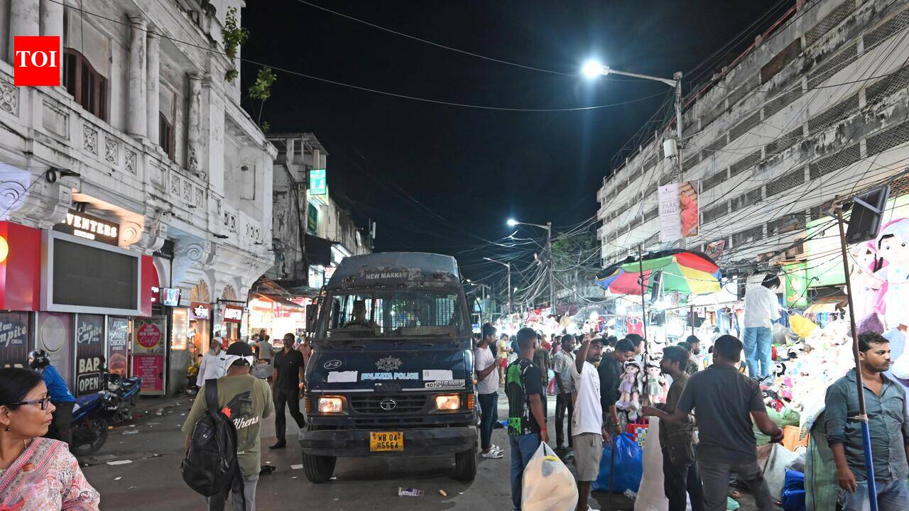 New Mkt hawkers play cat-&-mouse with cops