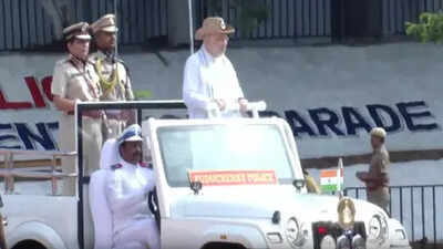 Amit Shah presents President's Colour to Puducherry Police
