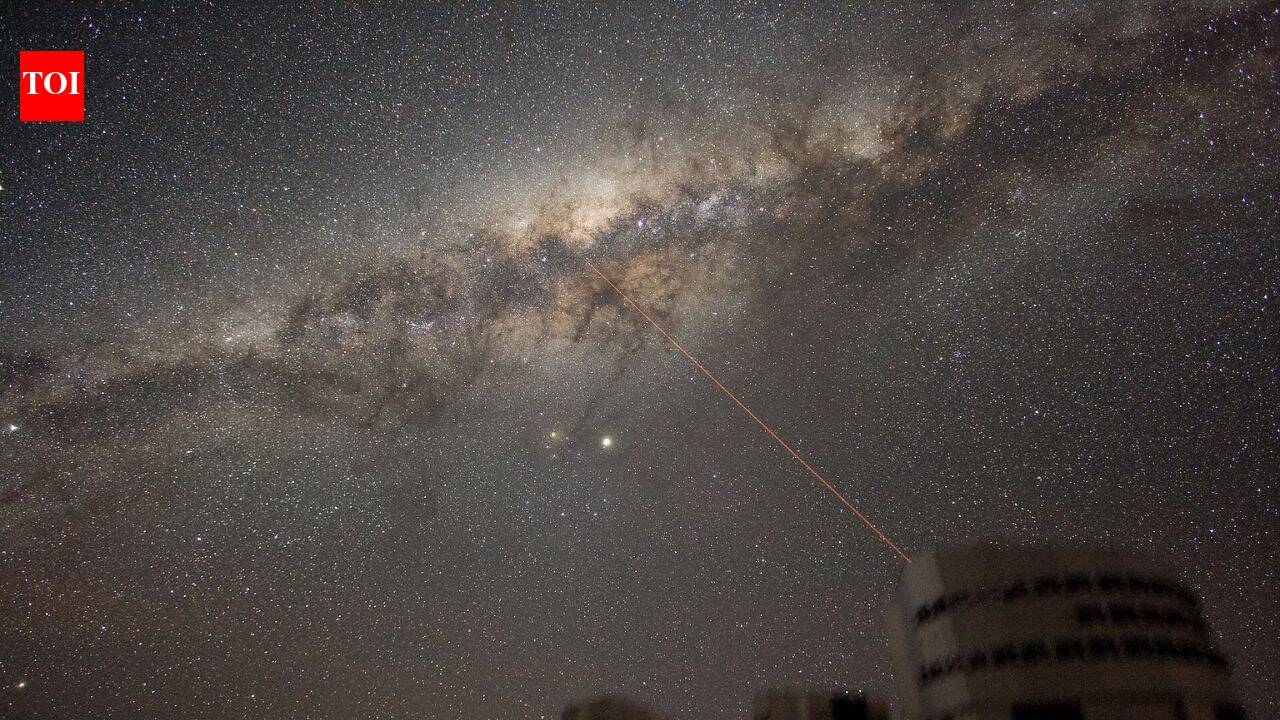 Inside SMUGGLE-Ring project: Conveyor belt at the centre of galaxy is fuelling the growth of two massive structures at the same time