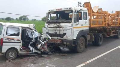 6 dead, 1 injured after trailer rams car in Madhya Pradesh