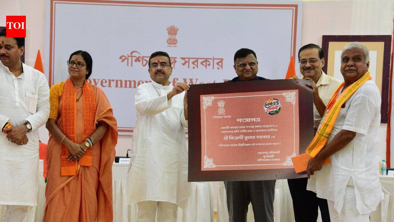 Bengal honours 325 Emergency-era prisoners with Loktantra Senani Samman