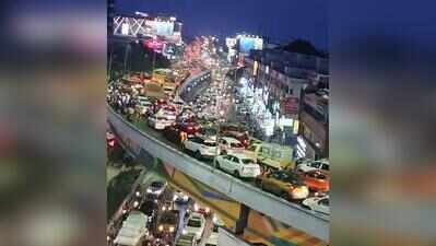Velachery gridlocked as Phoenix crowd triggers stampede-like chaos