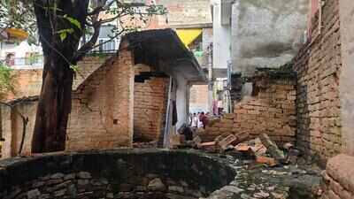 Shikariyon Ki Mori residents fear losing homes as cracks appear, roads cave in