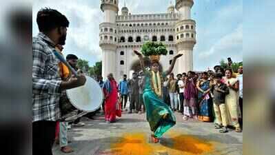 A tide of faith sweeps through Lal Darwaza