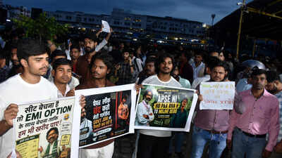 Talks fail to break deadlock, Jharkhand job aspirants set to gherao state assembly; JPSC members quit